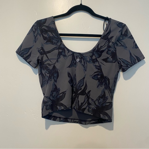 lululemon Women's Yoga Align T-Shirt - Nulu Fabric size 8 - Picture 3 of 11